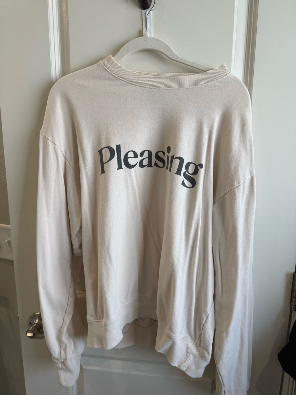Pleasing Crewneck Sweatshirt in Cream